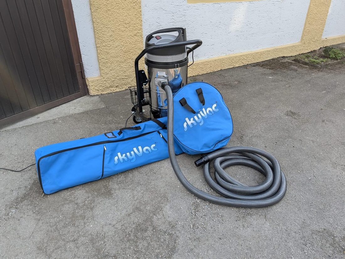 SkyVac Nitro Dachrinnensauger mit Carbon-Stangenset