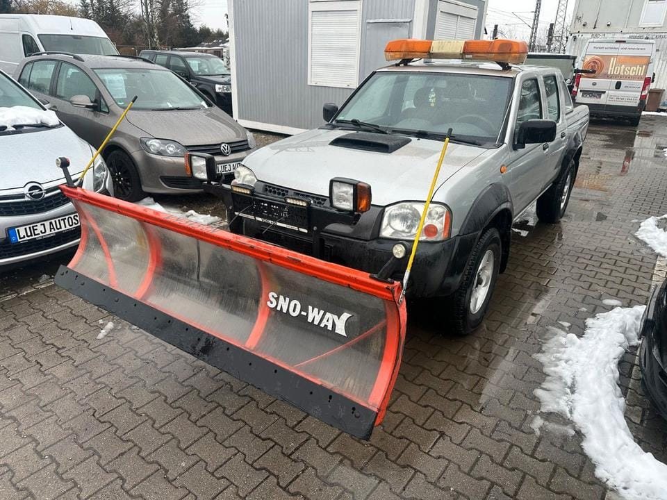 PURUS Winterdienst-Fahrzeug mit Schneepflug in Fürstenfeldbruck