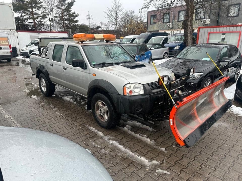 PURUS Pickup mit Räumschild für den Winterdienst